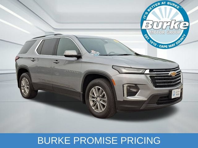 2023 Chevrolet Traverse LT Cloth in Sterling Gray Metallic — front three-quarter view